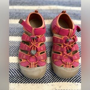KEEN Kids Newport H2 Hiking Sandals Big Girl's Size 4 Berry